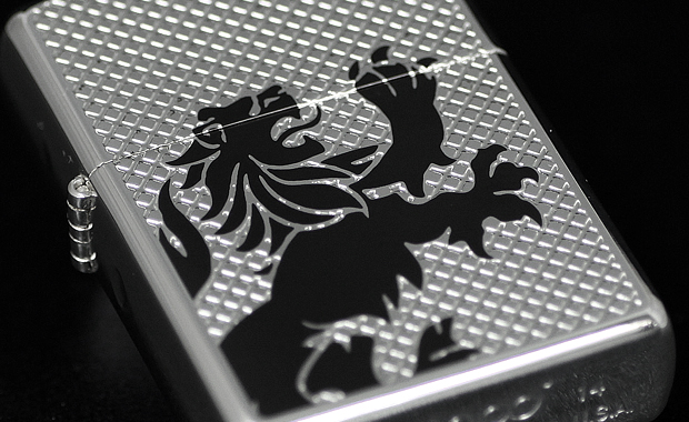 ナチュラルなテイスト！ジッポ・メッシュシリーズ。紋章をモチーフにしたライオン、妖艶な雰囲気のローズ、ロックなデザインのスカルの3種類で発売です。