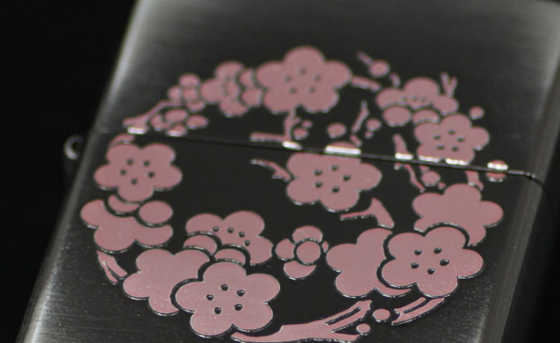 桜に梅、竹。日本古来の伝統の和柄をデザインしたジッポ！和のシンボルが粋なデザインとなっています。