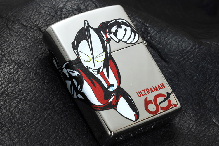 ウルトラマン60周年記念ZIPPOライター・「ULTRAMAN 60th」ロゴもデザインされ、まさしく記念のモデル